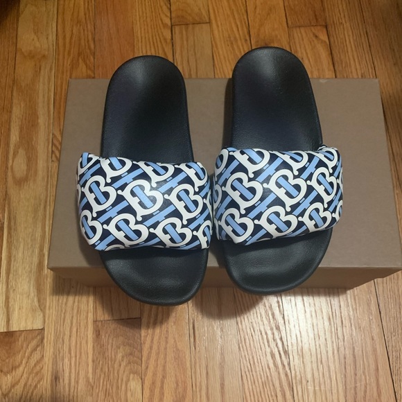 Burberry Furley TB Flock Padded Leather Slides
Sold Out !!!!!LABOR DAY SALE!! - Picture 6 of 11